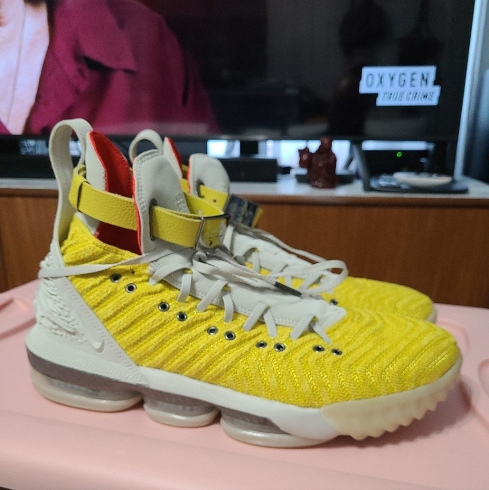 Nike Lebron XVI / 16 Harlem Fashion Row [HFR]